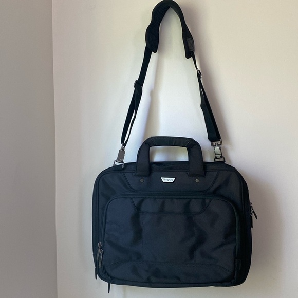 Targus Corporate Traveler Laptop Bag in Black - Picture 2 of 16